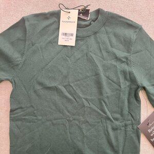 Brand new w/tags Tuckernuck olive green Bodie boyfriend crewneck